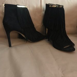 Louise et Cie black suede fringe booties size 9/39